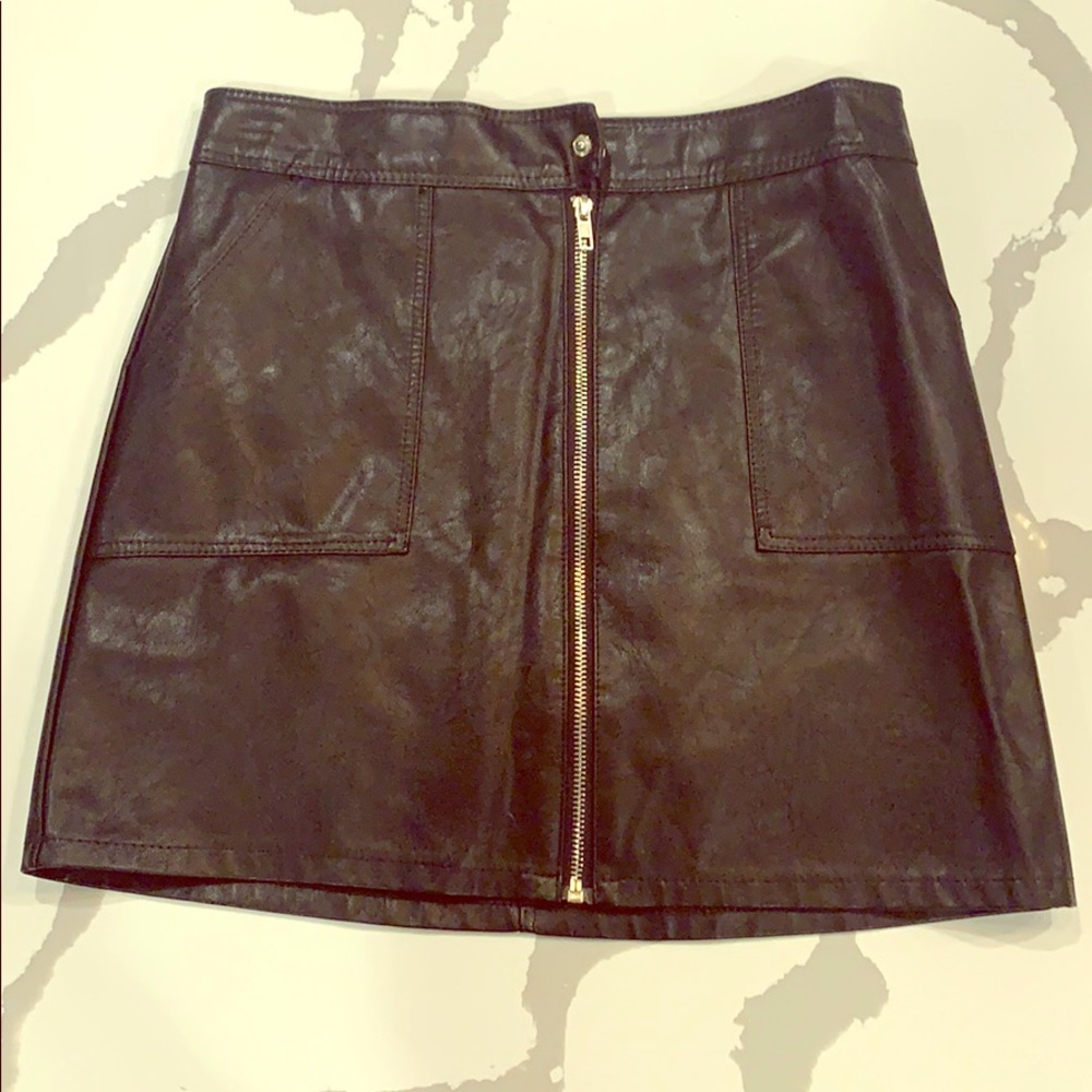 Black leather fitted skirt
